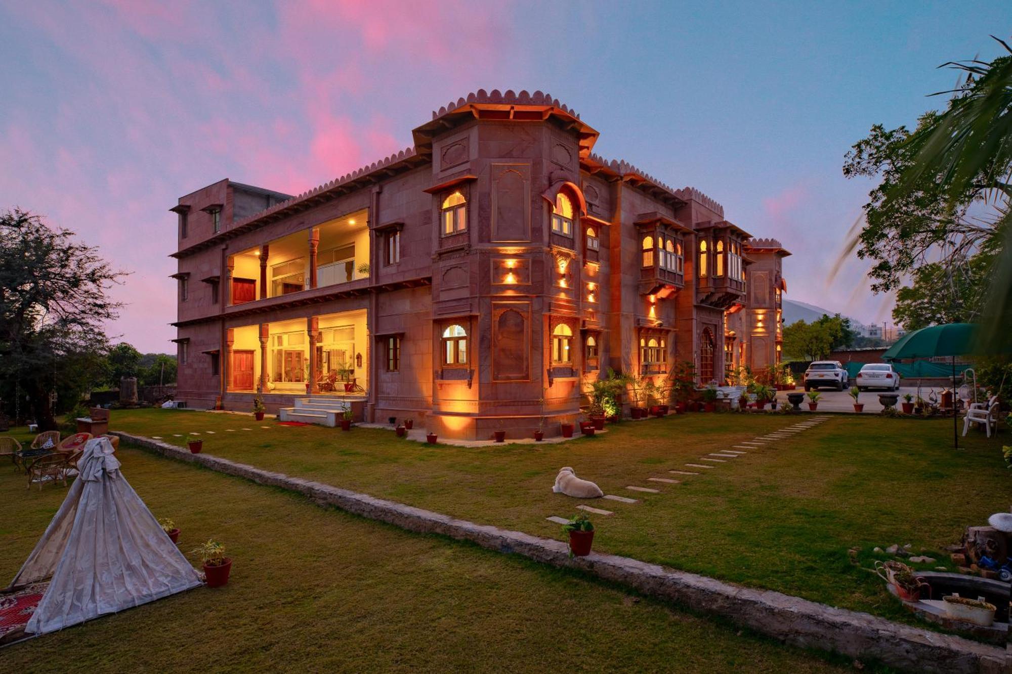 Castle Oodeypore A Boutique Homestay *